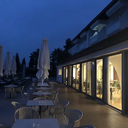 Droushia Heights Ξενοδοχείο 4*